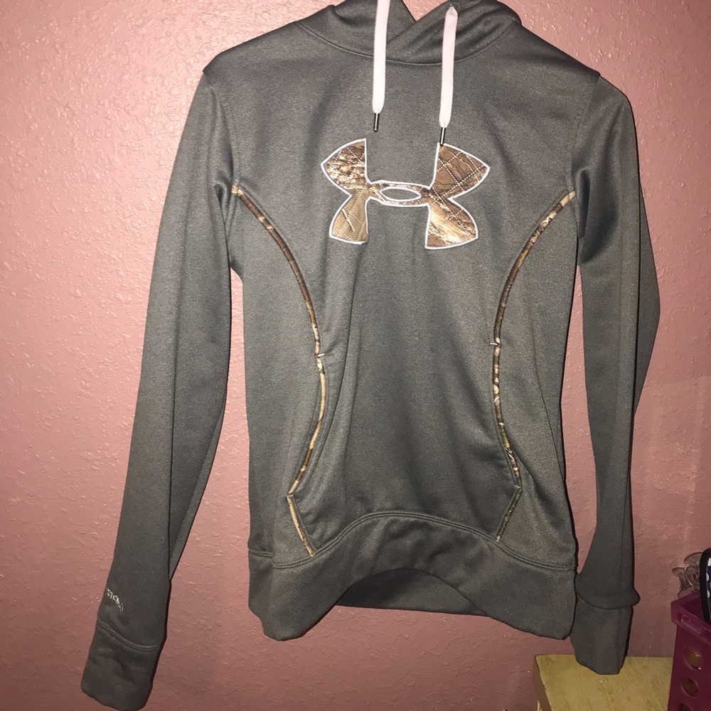 Storm1 under armor sweater size small